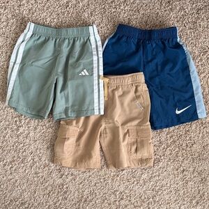 Boys shorts set, sz 5: 2 athletic, 1 cargo. Light breathable material. EUC